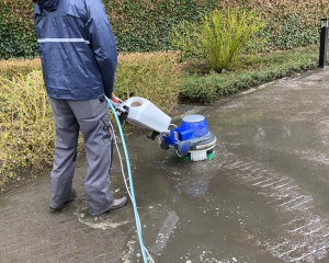 Oprit laten reinigen Ouddorp